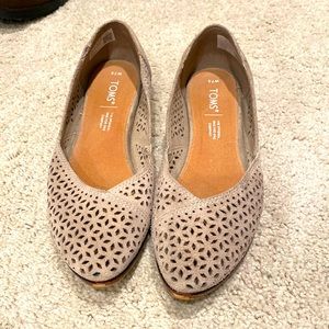 Tom’s Women Jutti flats in grey suede size 7.5